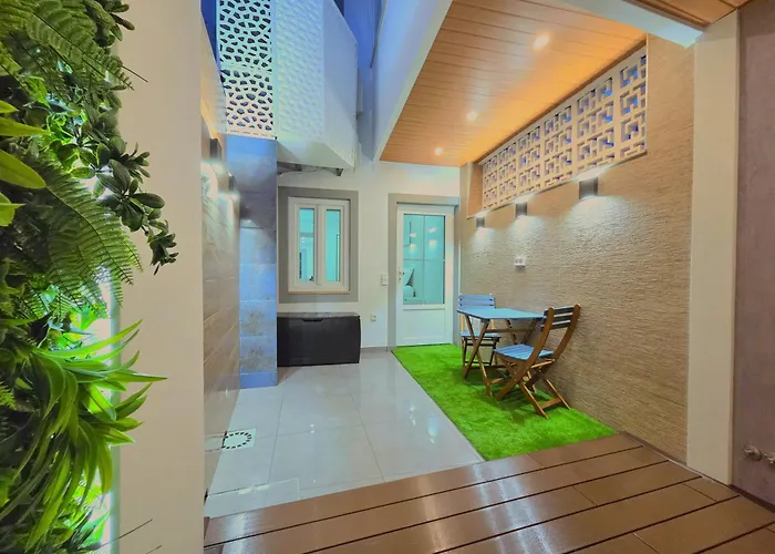 Sol At Historic & Center *